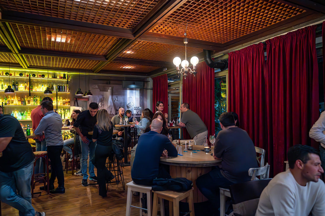 Остави приложенията – ето къде в Пловдив можеш да срещнеш нови хора на живо